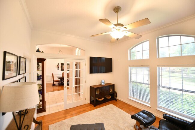 Building Photo - 2505 Spring Hill Ln