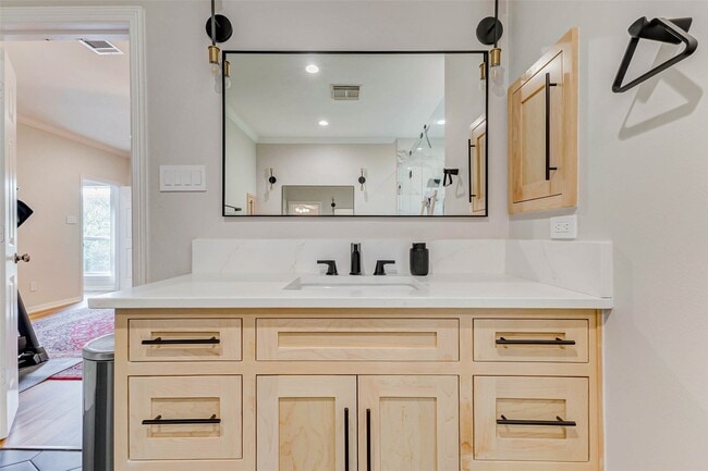 Building Photo - 2828 W Holcombe Blvd