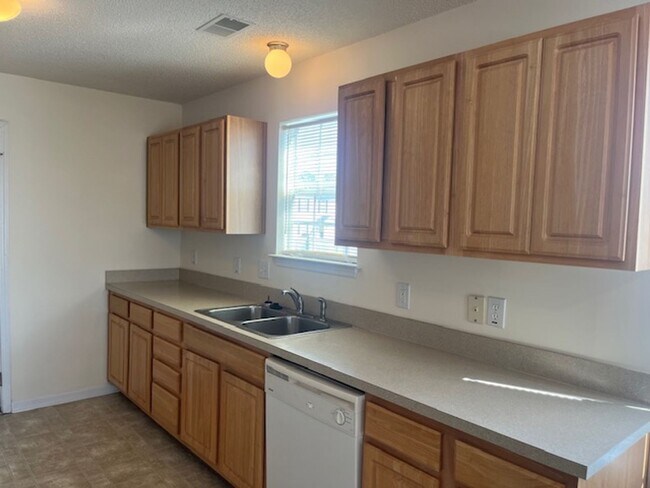 Building Photo - Spacious 3-Bedroom Home with Loft & Large Backyard!