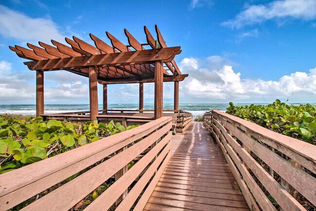 Building Photo - 4250 N Hwy A1A