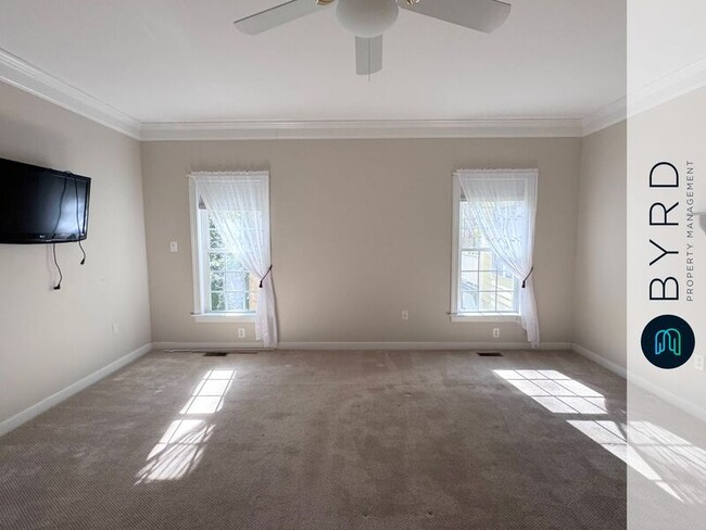 Building Photo - 423 Elm Creek Dr