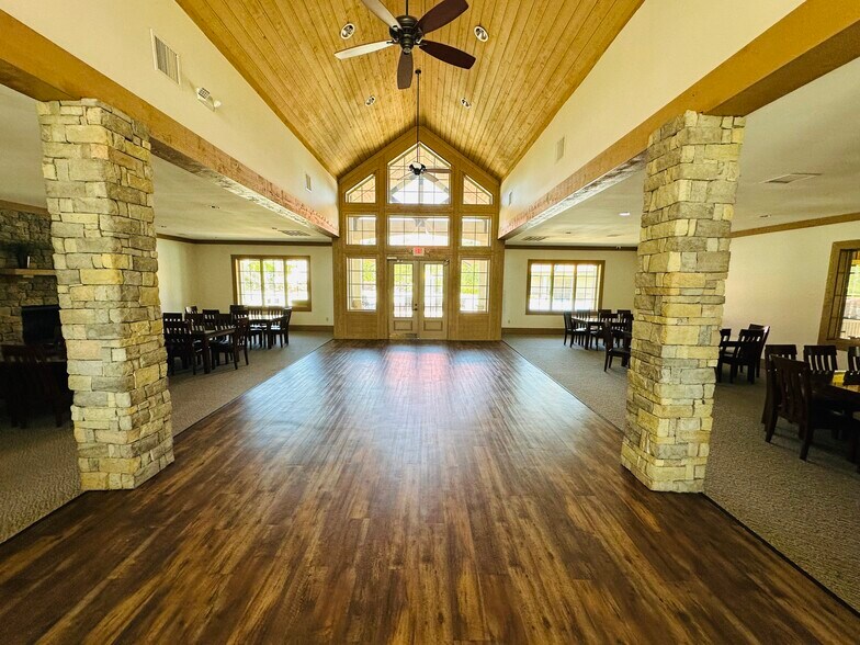 Building Photo - 226 Willow Point Cir