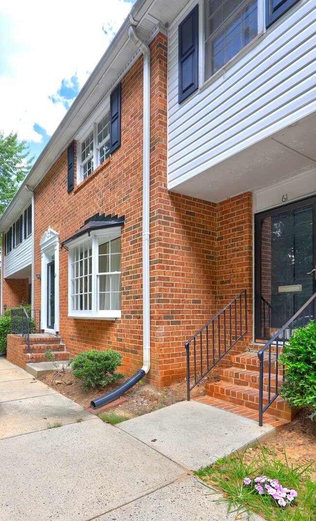 Building Photo - 6520 Roswell Rd