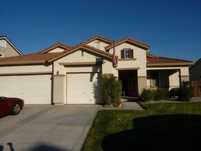 Building Photo - 4Bdm 3Ba Home in Convenient Location!