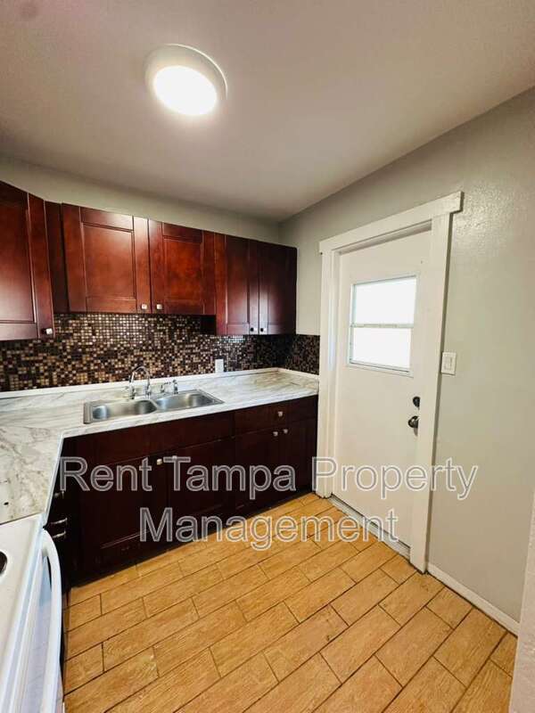 Building Photo - 761 22nd Ave S