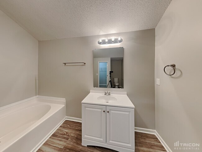 Building Photo - 6013 Patric Alan Ct