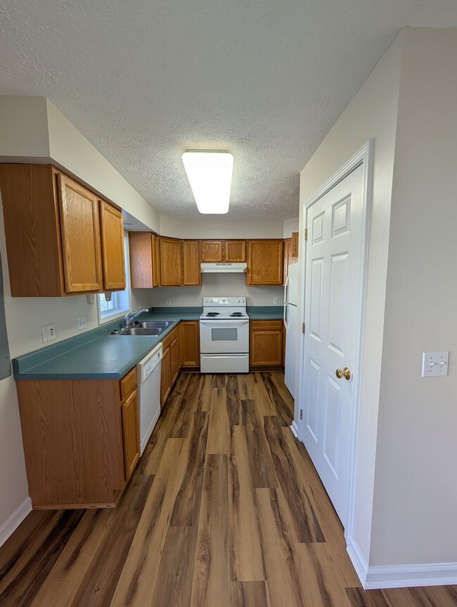 Building Photo - Great Location Swannanoa Townhome