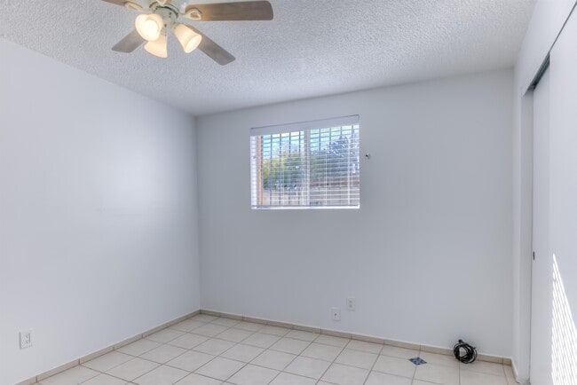 Building Photo - 417 E Jacinto St