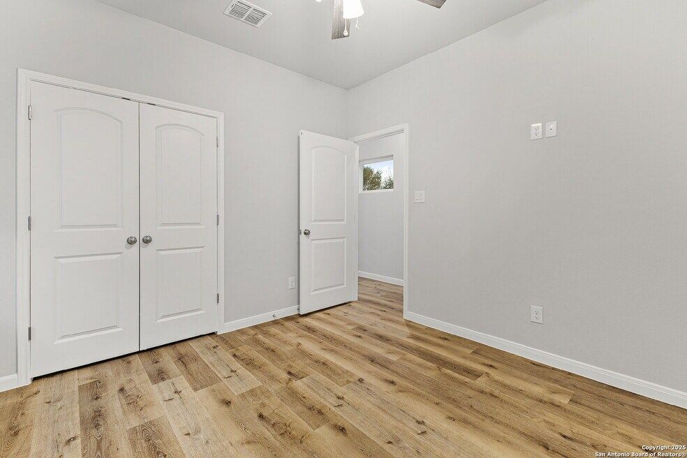 Building Photo - 505 Linden Ave