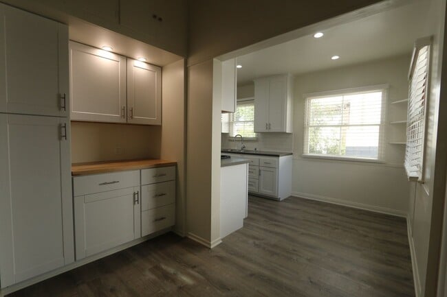 Building Photo - Home in North Kentwood Neighborhood of Wes...