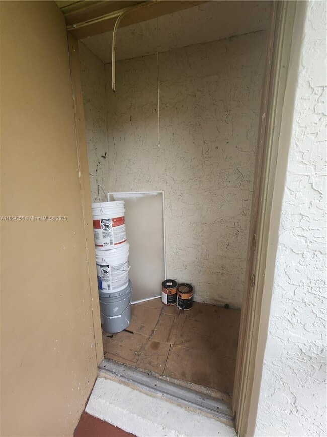 Building Photo - 10960 NW 29th Ct