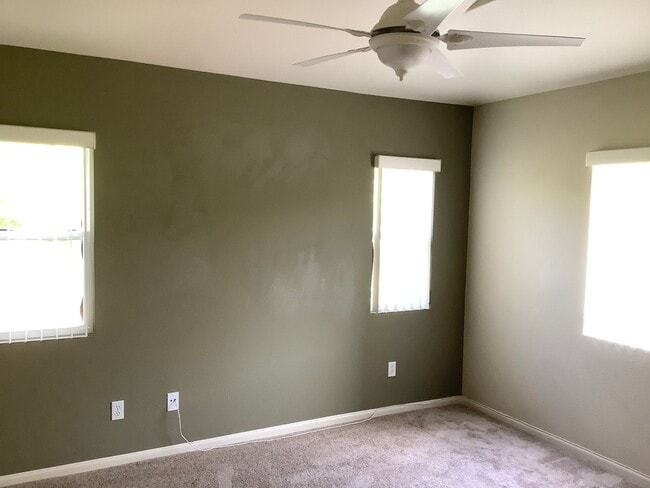 Building Photo - 2 Bedroom Townhome in the Canterra Community of Scripps Ranch