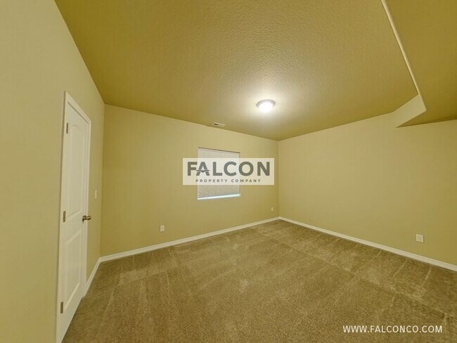 Building Photo - 9958 Golf Crest Dr