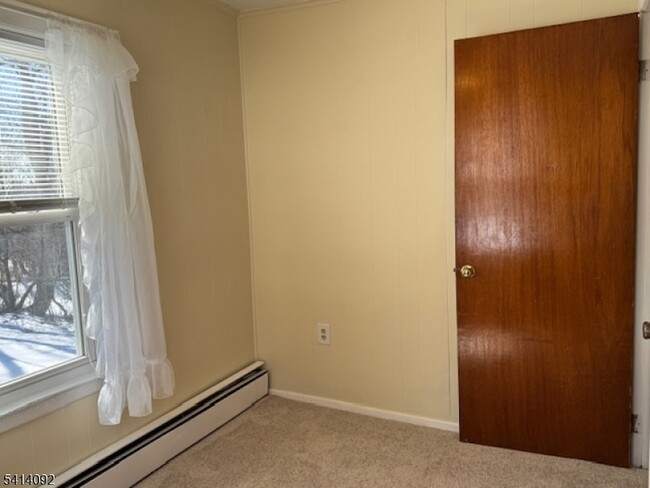 Building Photo - 44 Oak St