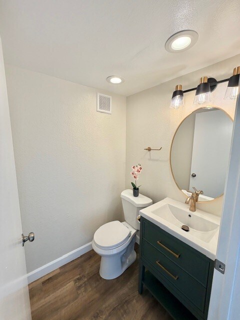 Building Photo - 1635 E Cypress St