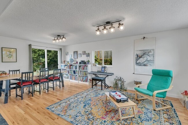 Building Photo - Panoramic View Living in Des Moines