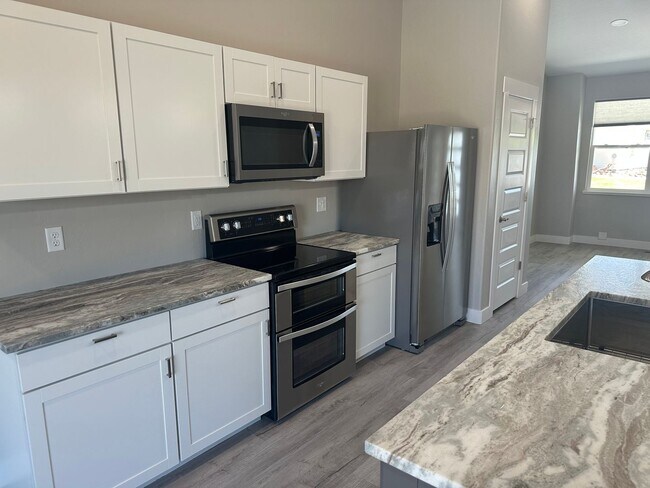 Building Photo - Available Now – Beautiful 3 Bed, 2.5 Bath Townhouse!!!