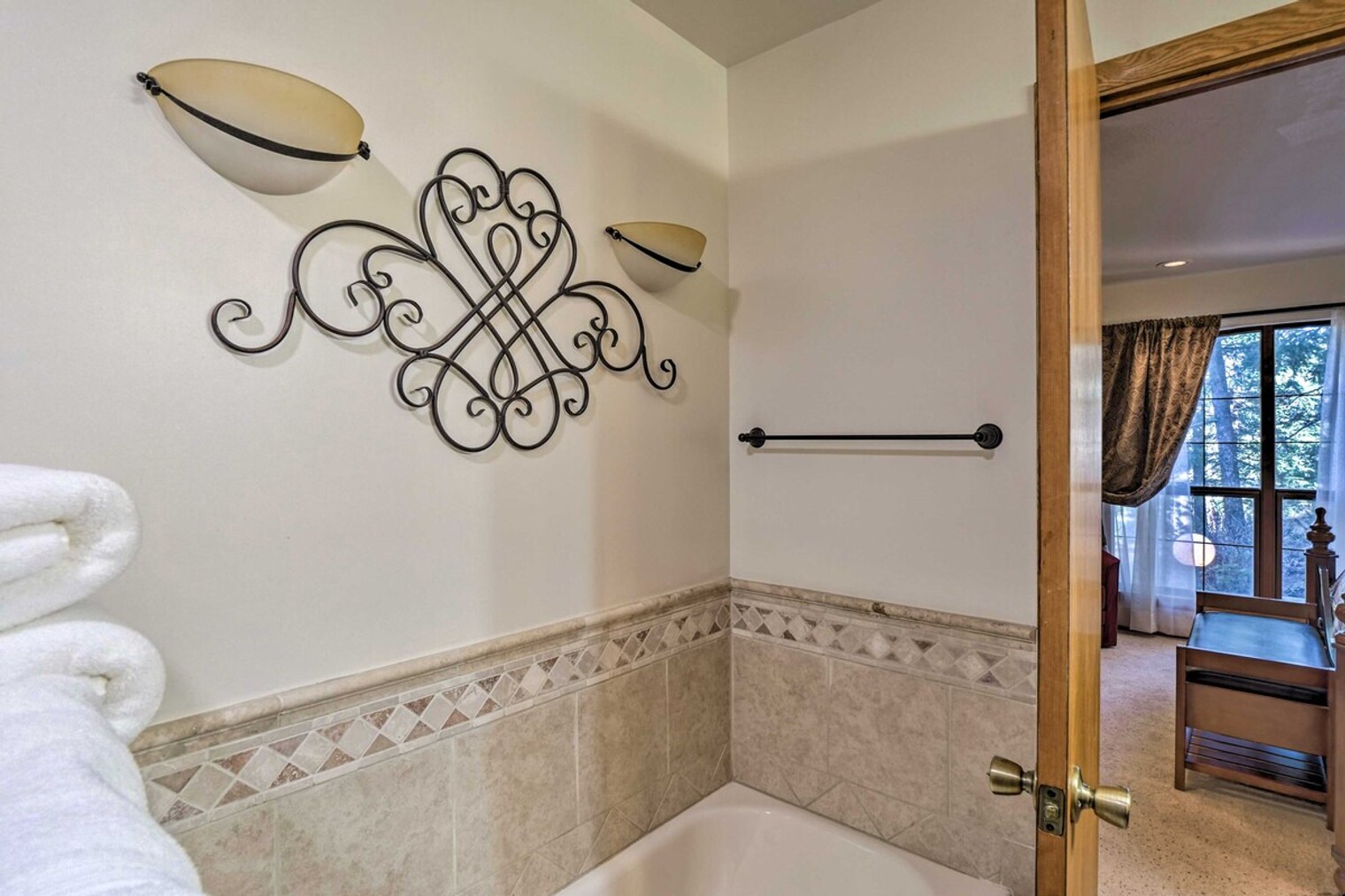 Building Photo - 1131 Pine Ridge Rd