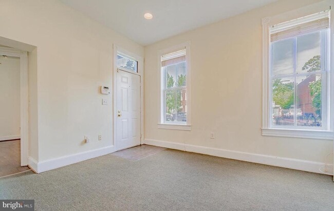 Building Photo - 1133 D St NE