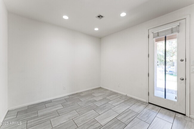 Building Photo - 3881 E Narrowleaf Dr