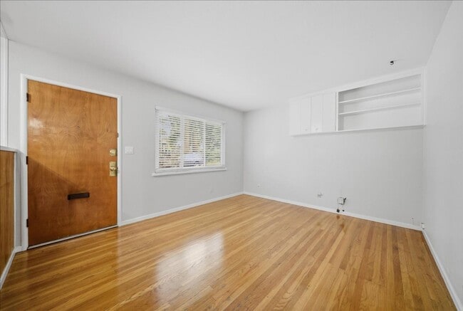 Building Photo - 1155-1155 Rodeo Way