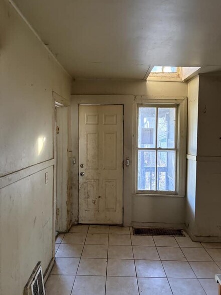 Building Photo - 1220 W John H Gwynn Jr Ave