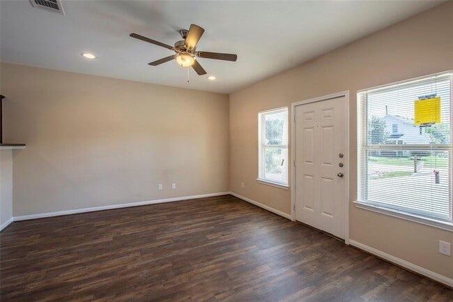 Building Photo - 8530 Homewood Ln