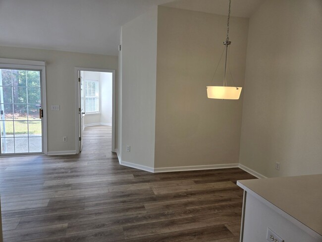 Building Photo - Merestone -Single Story Townhome,  Near by Shopping &  Halyburton Park, Lawn & Trash Included