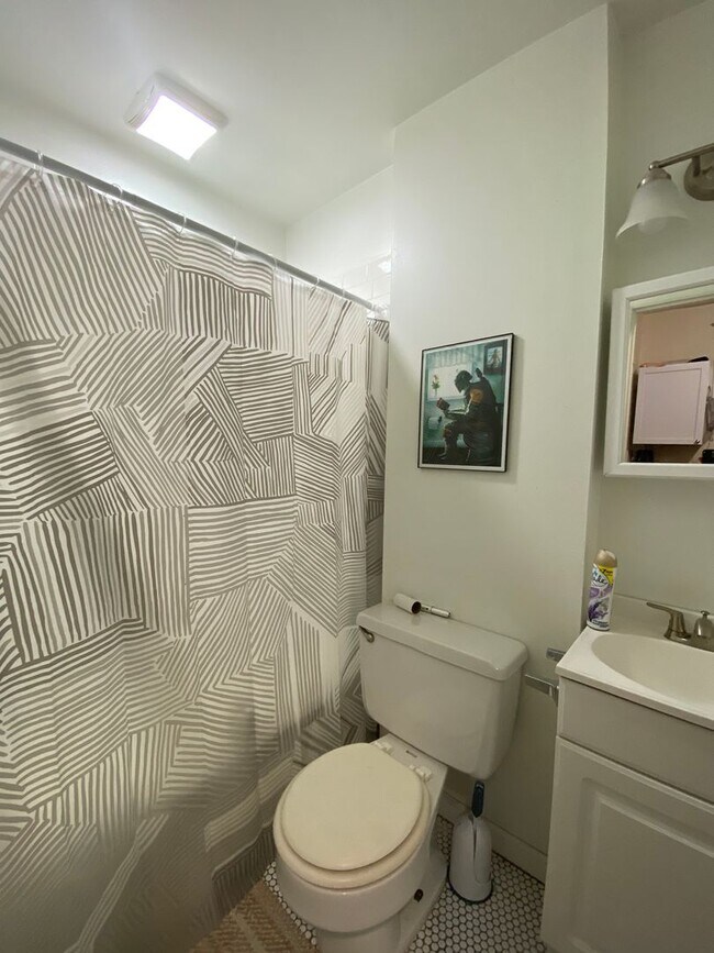 Building Photo - NT 407 Warner St NT