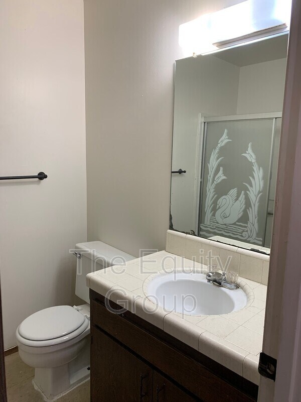 Building Photo - 2532 W Hemlock Ct