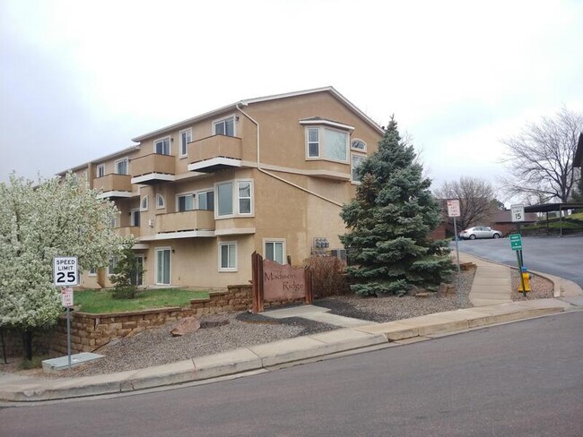 Building Photo - 1415 Madison Ridge Heights