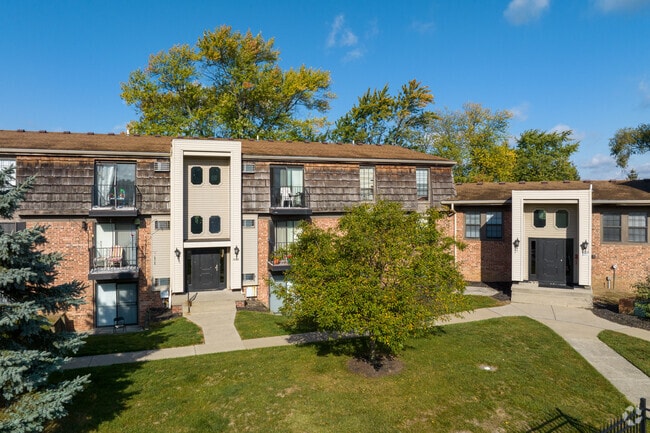 Building Photo - Carriage Hill Apartments