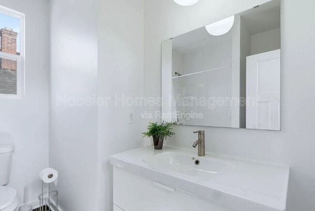 Building Photo - 1421 Leonard St