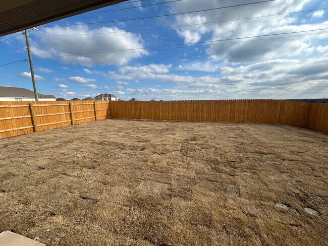 Building Photo - Newer Build Lorena Home