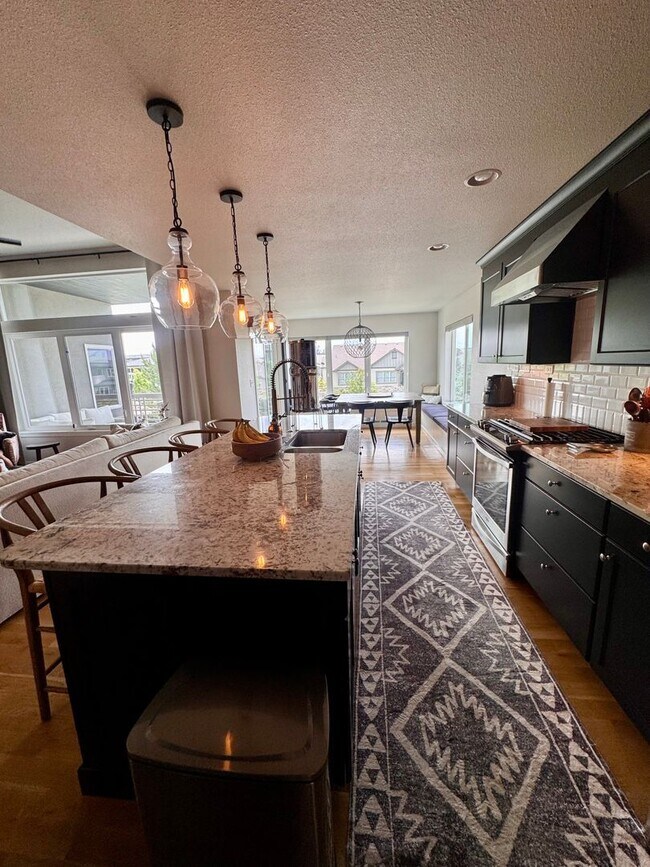 Building Photo - LUXURY 4 Bedroom home in NORTHGATE with Mountain Views