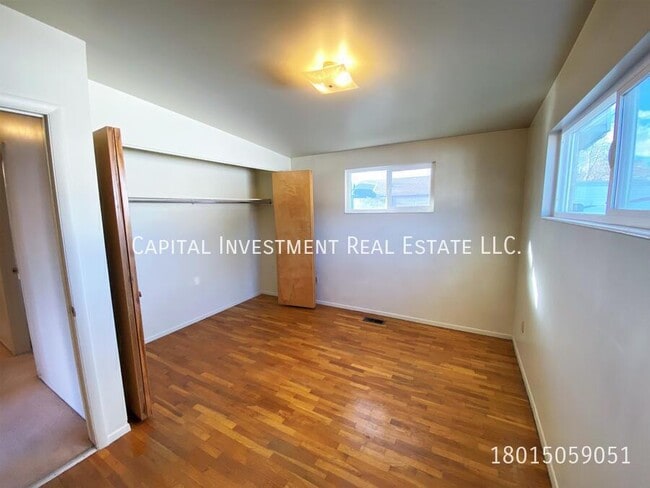 Building Photo - 1455 E 4230 S