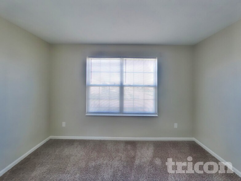 Building Photo - 6953 W Briar Park View