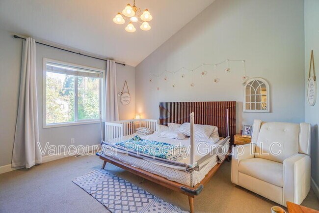 Building Photo - 4404 NE 98th Cir