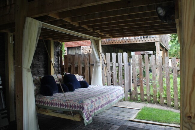 Building Photo - 1004 Winterton St