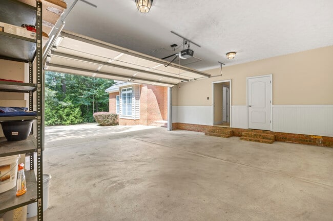 Building Photo - 148 Carriage House Ln