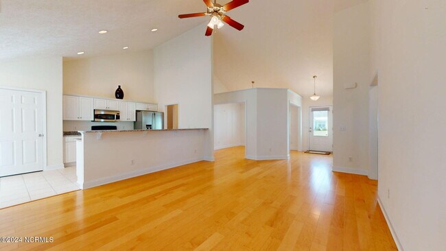 Building Photo - 536 Catamaran Dr