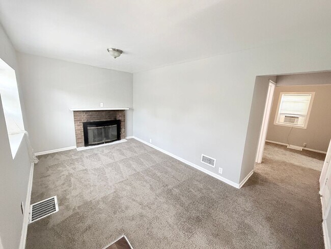 Building Photo - 743 N Kiger Rd