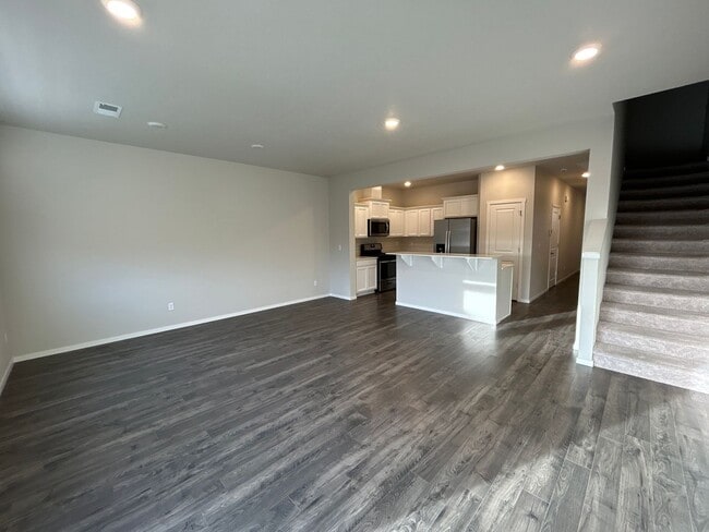 Building Photo - 3 Bedroom / 2.5 Bathroom Townhouse in NW R...