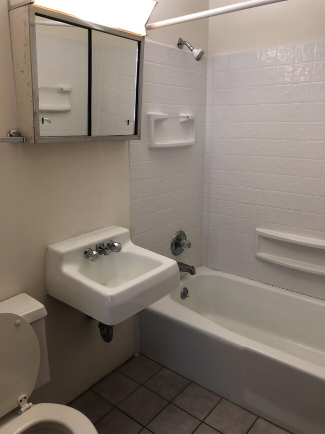 Building Photo - 108 W Green St