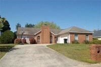 Building Photo - Charming All-Brick Corner Lot Home with Hot Tub & Fenced Yard