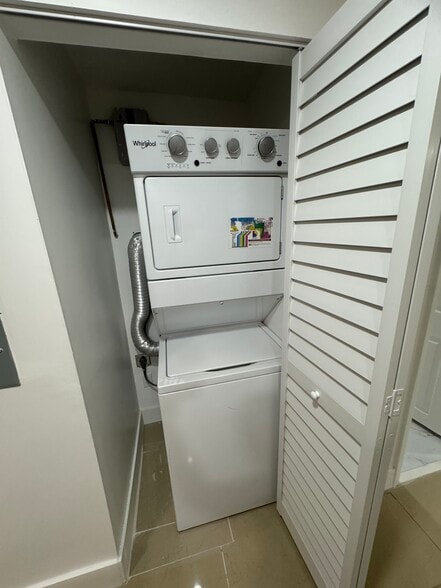 Laundry - 228 NW 13th Ct