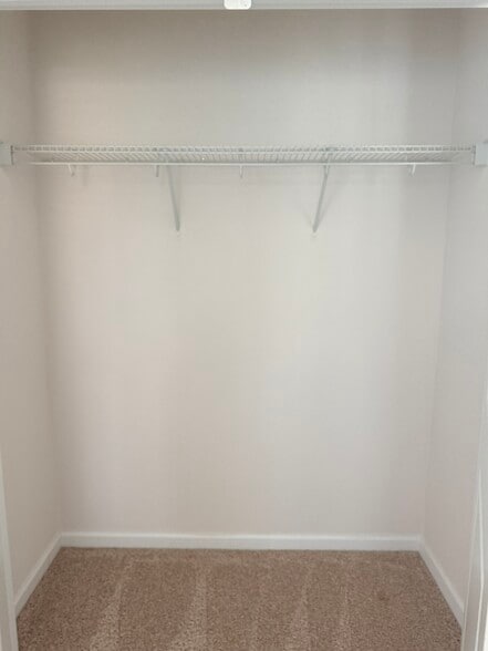 Building Photo - 726 Little Bluestem Dr