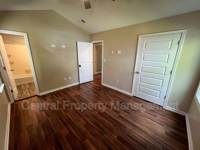 Building Photo - 203 Walker Way