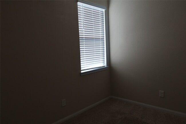 Building Photo - 14083 Lake Trout Dr