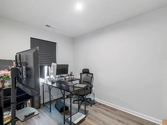 Building Photo - Lease OR Lease to Own